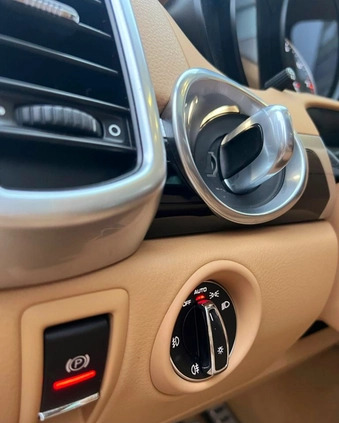 Porsche Cayenne cena 189000 przebieg: 97000, rok produkcji 2017 z Piaski małe 232